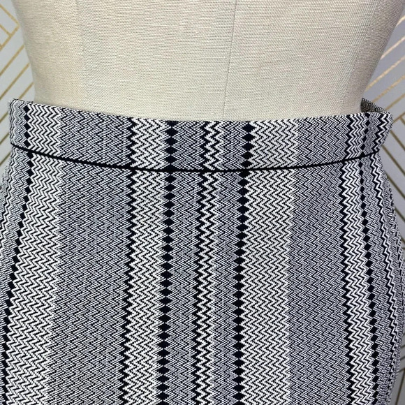 Theory Nellida Zig-Zag Stripe Mini Knit Skirt in Black & Cream Size US Small - Picture 7 of 12